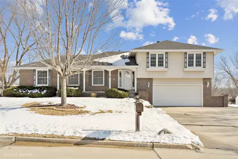 4325 98th St, Urbandale, IA 50322