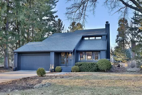 1006 Monroe St, Pella, IA 50219