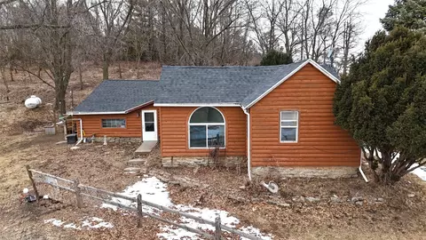 5687 Highway F48 Hwy W, Newton, IA 50208
