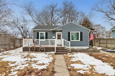 706 N Howard St, Indianola, IA 50125