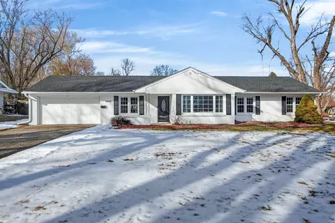 1605 Ashworth Rd, West Des Moines, IA 50265