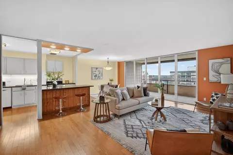 3663 Grand Ave #1004, Des Moines, IA 50312