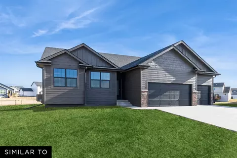 1030 Shady Lane Dr, Norwalk, IA 50211