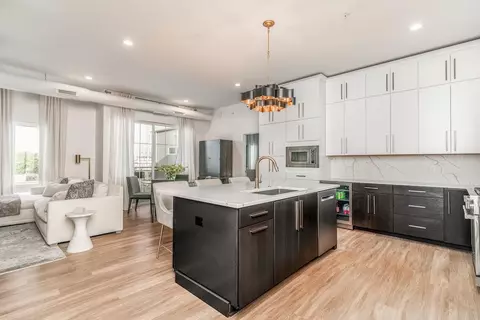 400 SW 7th St #308, Des Moines, IA 50309