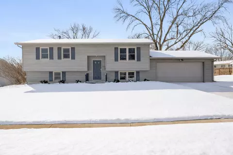 4024 Ross Rd, Ames, IA 50014