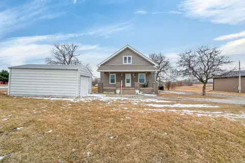 304 S Godfrey Ln, Knoxville, IA 50138