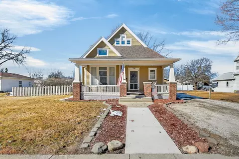 114 N 8th Ave, Winterset, IA 50273
