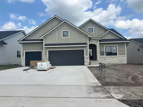 4709 178th St, Urbandale, IA 50323