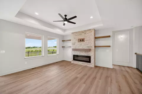 16408 N Valley Dr, Urbandale, IA 50323