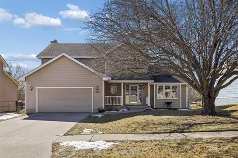 1221 E 17th St, Norwalk, IA 50211