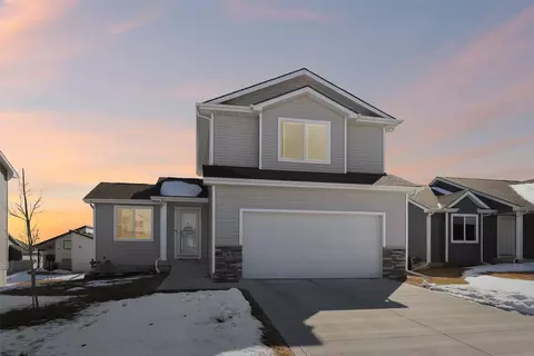2808 21st St SW, Altoona, IA 50009