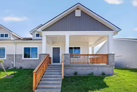 9717 Regatta Ln, Johnston, IA 50131