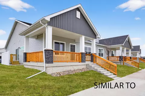 9709 Regatta Ln, Johnston, IA 50131