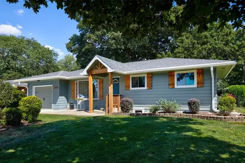 1306 Country Club Rd, Indianola, IA 50125