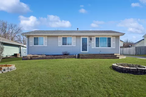 8429 Warren Dr, Des Moines, IA 50320