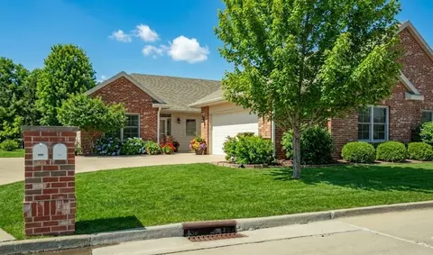 1990 NW 126th St, Clive, IA 50325