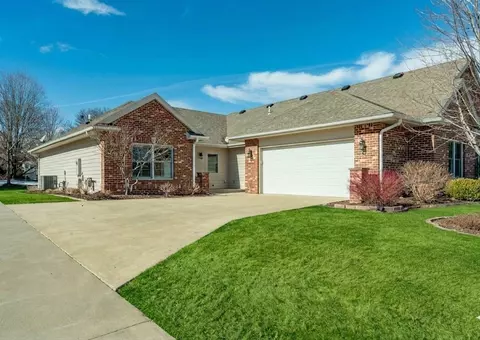 1990 NW 126th St, Clive, IA 50325