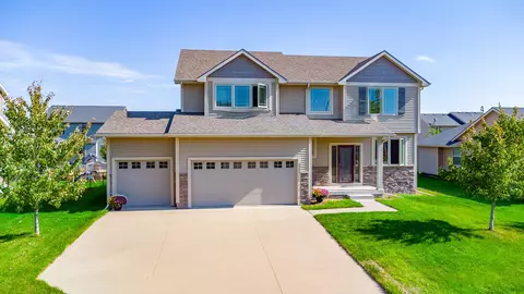 2355 SE Riverbirch Ln, Waukee, IA 50263