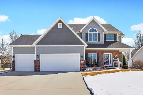 5482 Westwood Dr, West Des Moines, IA 50266