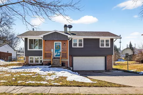 7004 Twana Dr, Urbandale, IA 50322