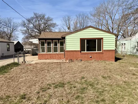 1300 E 34th St, Des Moines, IA 50317