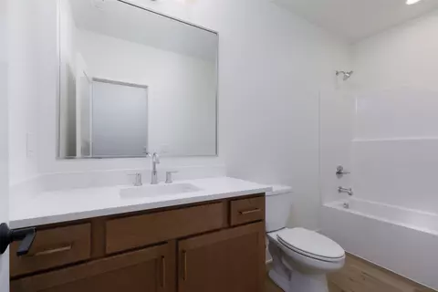 Bath - 18239 Alderleaf Dr, Clive, IA 50325 photo 5 of 5