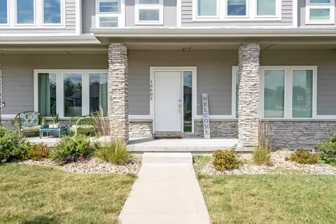 16605 Wilden Dr, Clive, IA 50325
