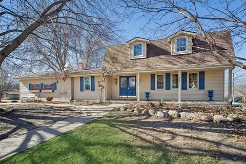 1802 W Grandview Dr, Knoxville, IA 50138