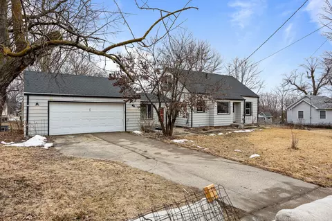 3225 E Washington Ave, Des Moines, IA 50317