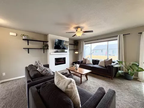 3542 NE Winding Trail Dr, Ankeny, IA 50021