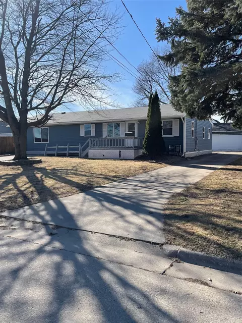 711 E 11th St N, Newton, IA 50208