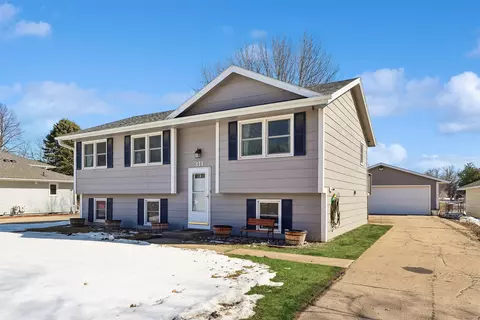 311 10th Ave NW, Altoona, IA 50009