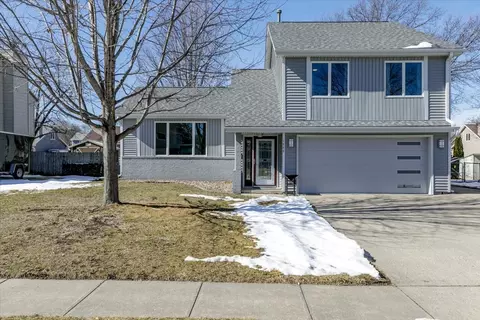 1448 NW 90th St, Clive, IA 50325