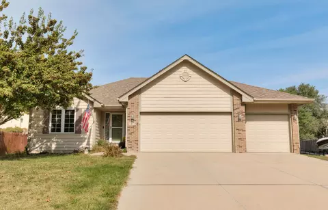 1510 W Iowa Ave, Indianola, IA 50125