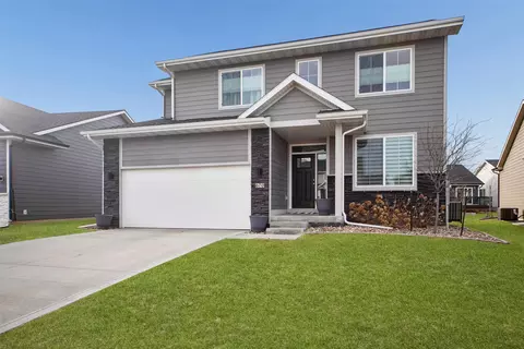 670 SE Booth Ave, Waukee, IA 50263