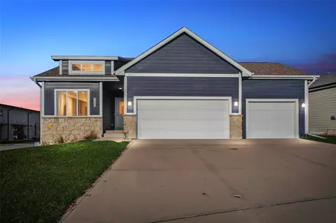 1808 NE Heritage Dr, Grimes, IA 50111