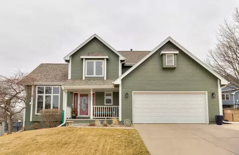 5031 Oak Creek Dr, Norwalk, IA 50211