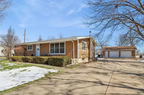 3935 NE 49th St, Des Moines, IA 50317