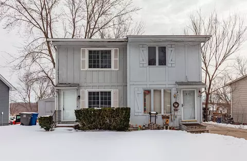 617 Hickory Hill Ln, Des Moines, IA 50317