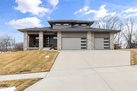 3627 Autumn Sage Cir, Norwalk, IA 50211