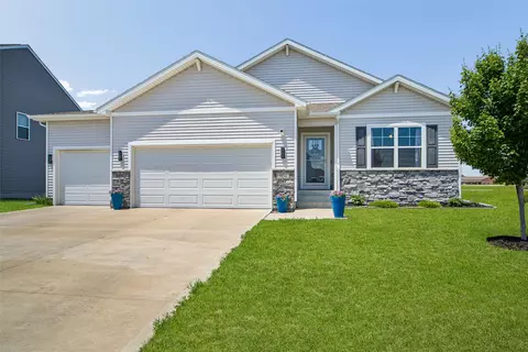 904 Cove St SE, Bondurant, IA 50035