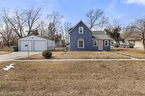8220 43rd Ave, Prole, IA 50229