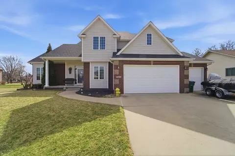 7610 Goodman Dr, Urbandale, IA 50322