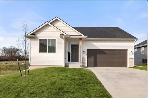 683 SE Dapple Dr, West Des Moines, IA 50265
