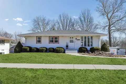 504 N 10th St, Indianola, IA 50125