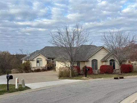 2827 SW 30th St, Des Moines, IA 50321