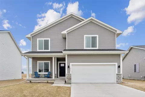 2913 Indigo Ln, Pella, IA 50219