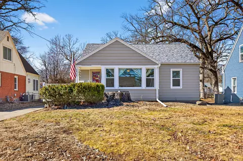 2412 33rd St, Des Moines, IA 50310
