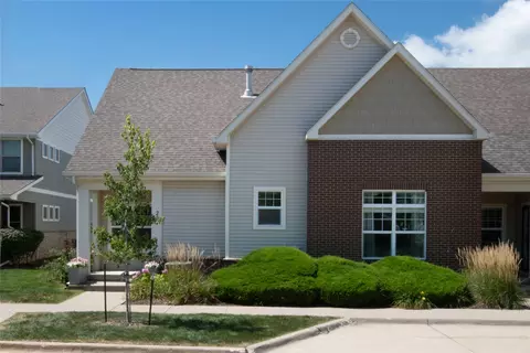204 Cambridge Dr, West Des Moines, IA 50266