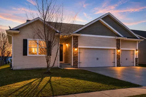434 S 82nd St, West Des Moines, IA 50266
